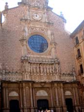 Монастырь Монсеррат. Фасад базилики