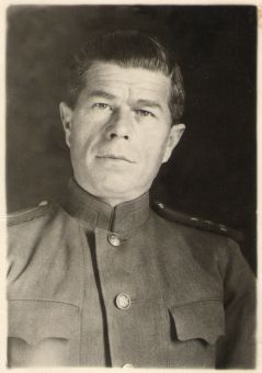 Капитан Ф.Л. Клементович. Ок. 1943 г. 
